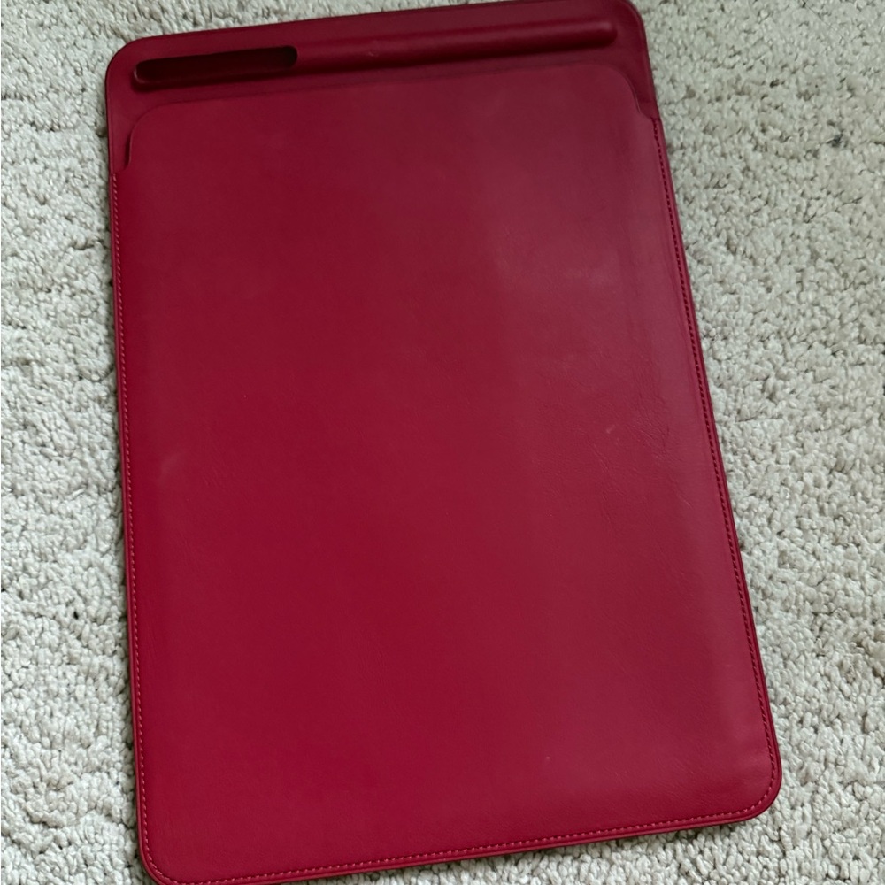 Genuine Apple iPad Pro 10.5”Res Learher Rare🦄🦄🦄🦄